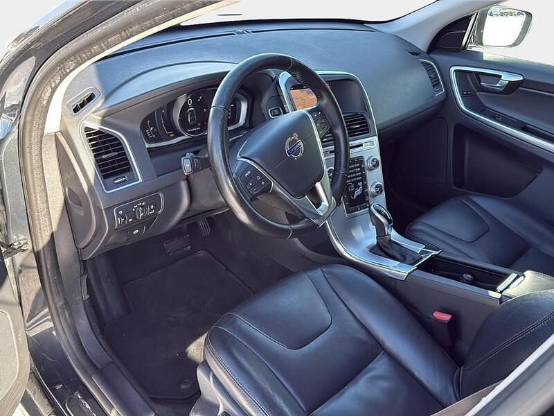 Käytetty Volvo XC60 Business Edition 190 HP (139 kW) 2017 Katumaasturi