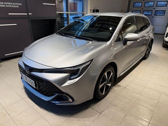 Käytetty Toyota Corolla Edition 138 HP (101 kW) 2025 Hopea Farmari