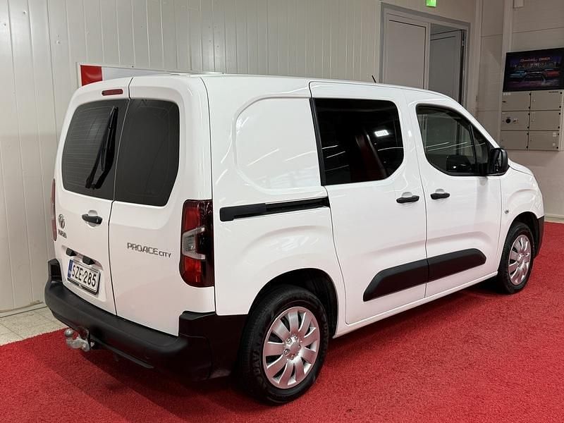 Käytetty Toyota Proace City Active 131 HP (96 kW) 2022 Tila-auto