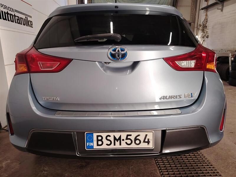 Käytetty Toyota Auris Hybrid Active 99 HP (72 kW) 2015 Sininen Viistoperä