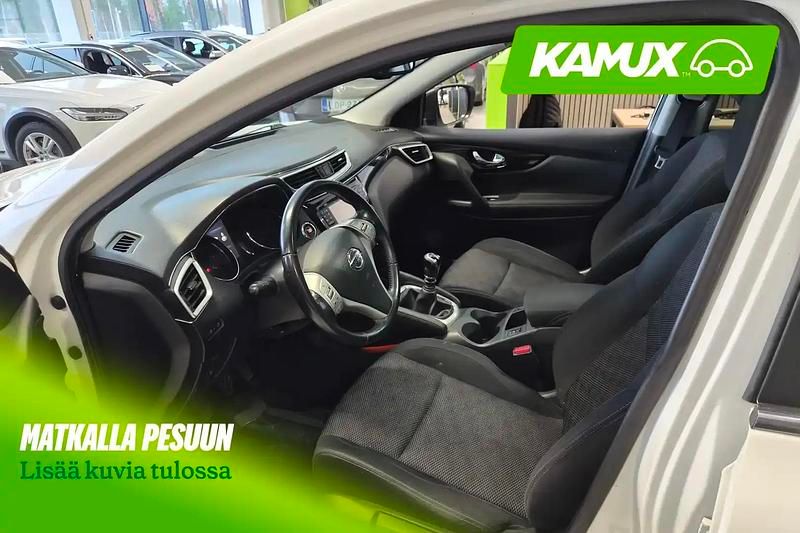 Käytetty Nissan Qashqai N-Connecta 116 HP (85 kW) 2016 Valkoinen Katumaasturi