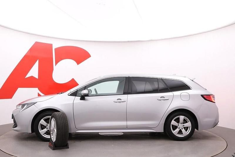 Käytetty Toyota Corolla Edition 122 HP (89 kW) 2022 Hopea Farmari