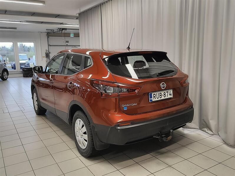 Käytetty Nissan Qashqai Visia 140 HP (102 kW) 2019 Punainen Katumaasturi
