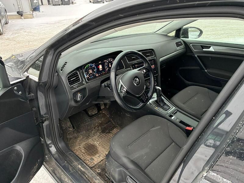 Käytetty VW e-Golf 100 kW (136 HP) 2020 Viistoperä