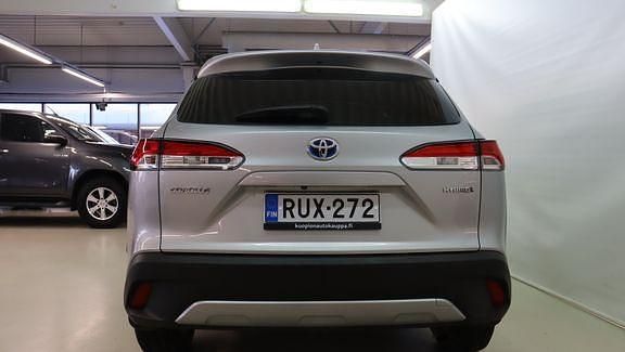 Käytetty Toyota Corolla Cross Active 194 HP (142 kW) 2023 Hopea Katumaasturi