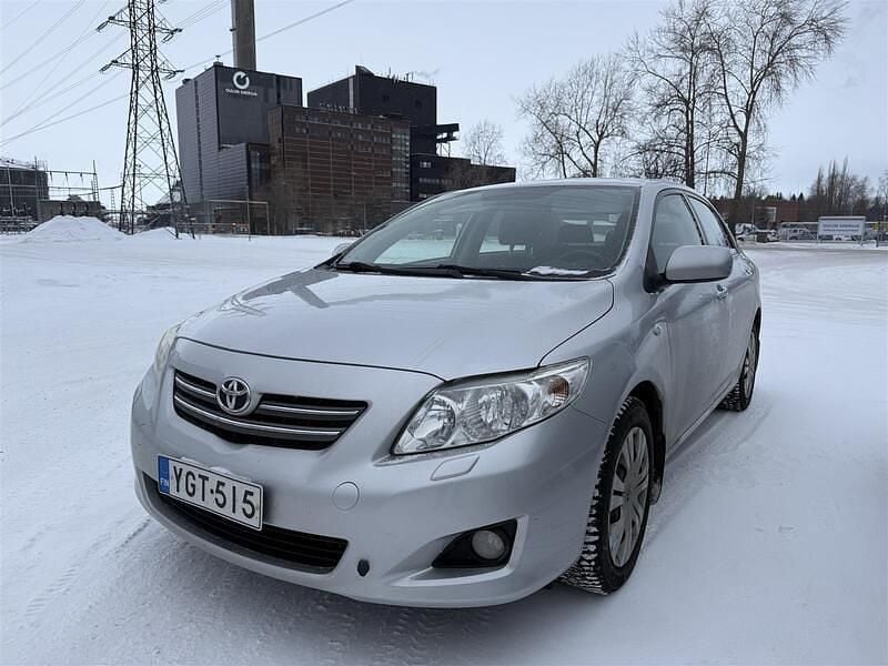 Käytetty Toyota Corolla Sol 124 HP (91 kW) 2008 Hopea Sedan