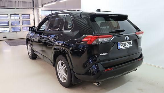 Käytetty Toyota RAV4 Edition 176 HP (129 kW) 2021 Musta Katumaasturi