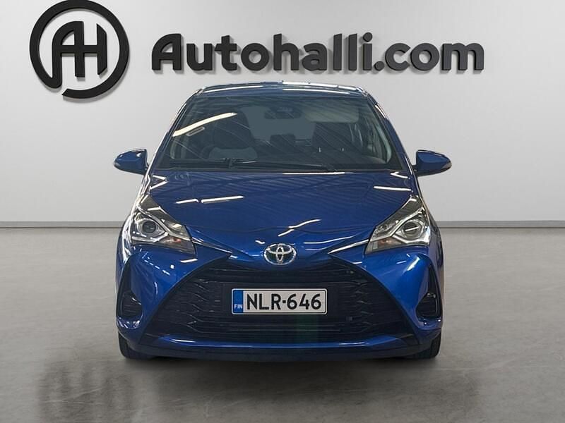 Käytetty Toyota Yaris Hybrid Multidrive S 73 HP (53 kW) 2019 Viistoperä