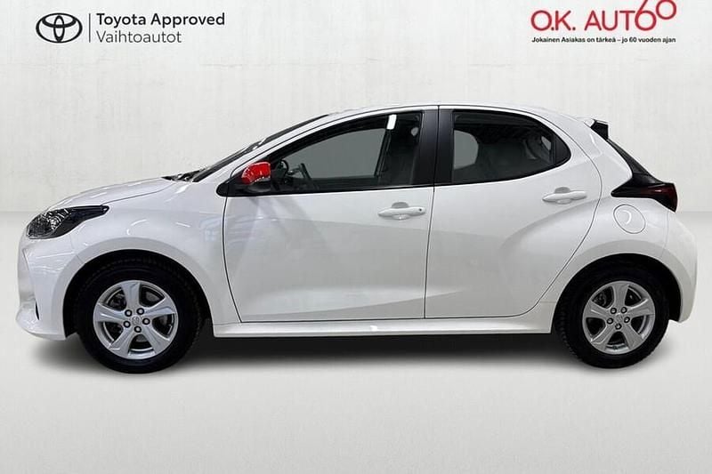 Käytetty Toyota Yaris Hybrid Active 116 HP (85 kW) 2022 Valkoinen Viistoperä