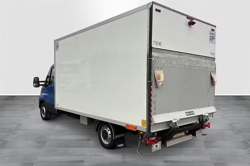 Käytetty Iveco Daily 179 HP (131 kW) 2019