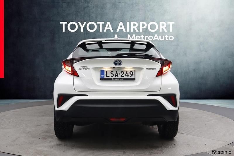 Käytetty Toyota C-HR Active 122 HP (89 kW) 2023 Valkoinen Katumaasturi