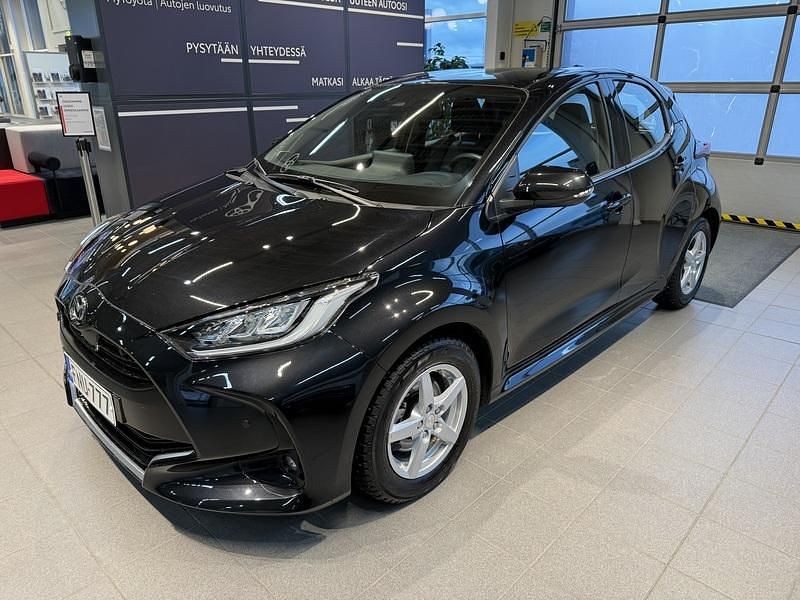 Käytetty Mazda 2 Comfort 116 HP (85 kW) 2023 Musta Viistoperä