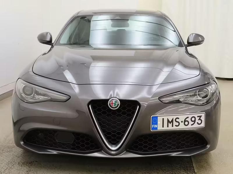 Käytetty Alfa Romeo Giulia Super 200 HP (147 kW) 2017 Musta Sedan