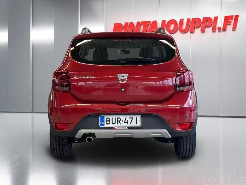 Käytetty Dacia Sandero Stepway 90 HP (66 kW) 2017 Punainen Viistoperä