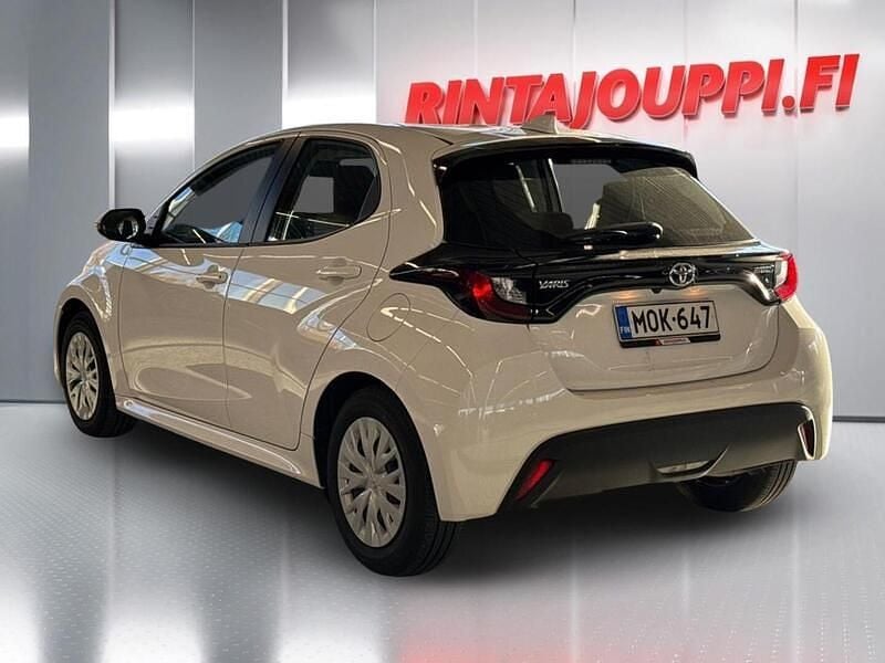 Käytetty Toyota Yaris Hybrid Active 116 HP (85 kW) 2022 Valkoinen Viistoperä