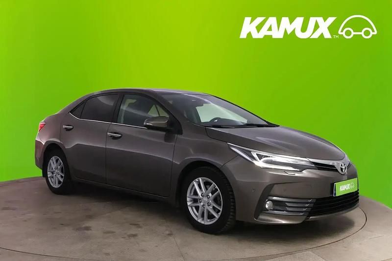 Käytetty Toyota Corolla Multidrive S 132 HP (97 kW) 2016 Hopea / harmaa Sedan