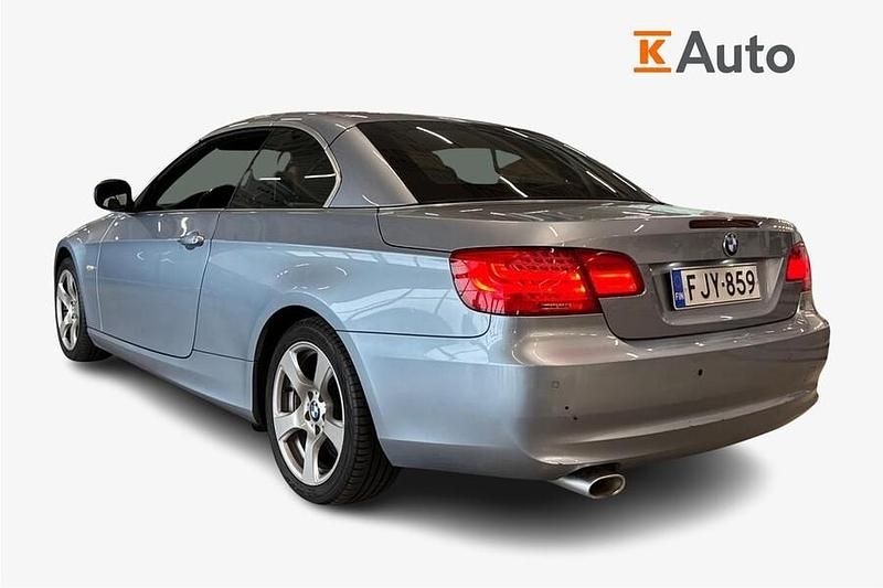 Käytetty BMW 320 Cabriolet 184 HP (135 kW) 2010 Sininen Avoauto