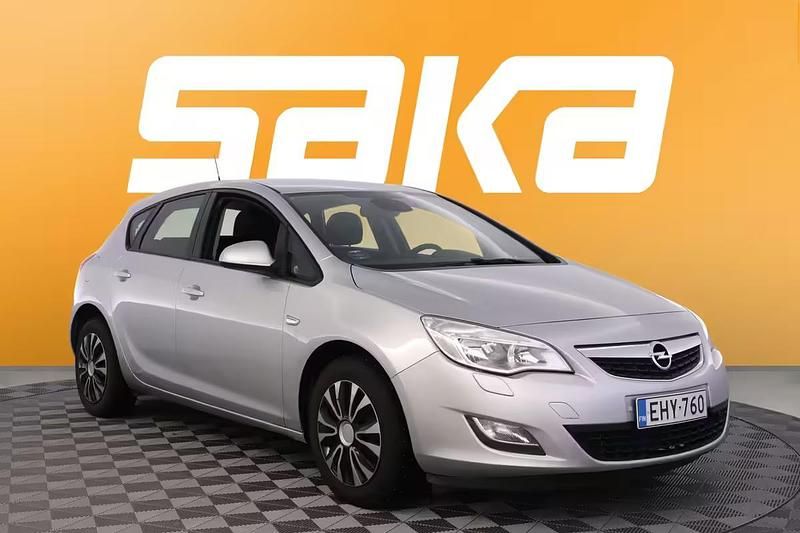 Käytetty Opel Astra Enjoy 140 HP (102 kW) 2010