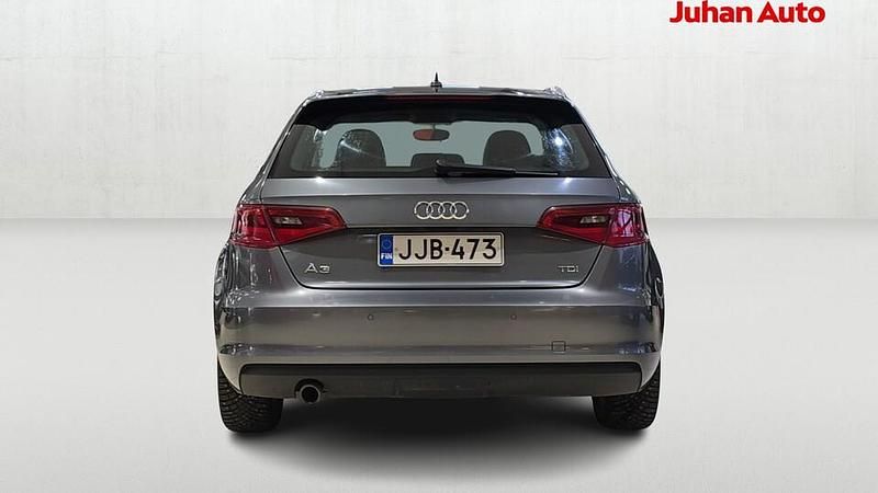 Käytetty Audi A3 Sportback Business 105 HP (77 kW) 2014 Harmaa Viistoperä