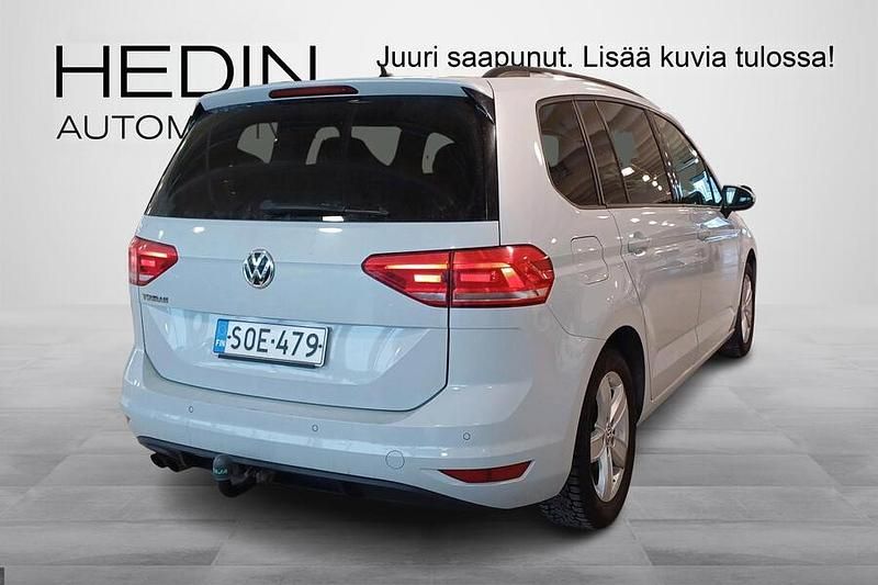Käytetty VW Touran Comfortline 150 HP (110 kW) 2018 Valkoinen Tila-auto