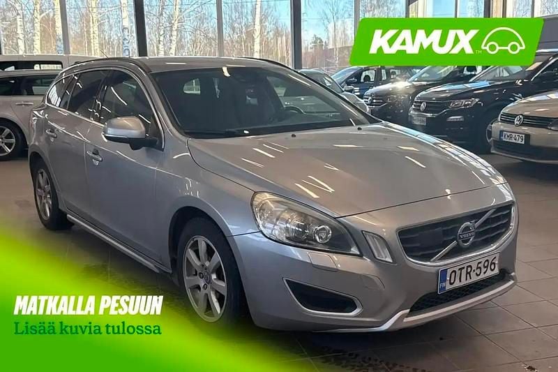 Käytetty Volvo V60 Momentum 136 HP (100 kW) 2013 Hopea / harmaa Farmari