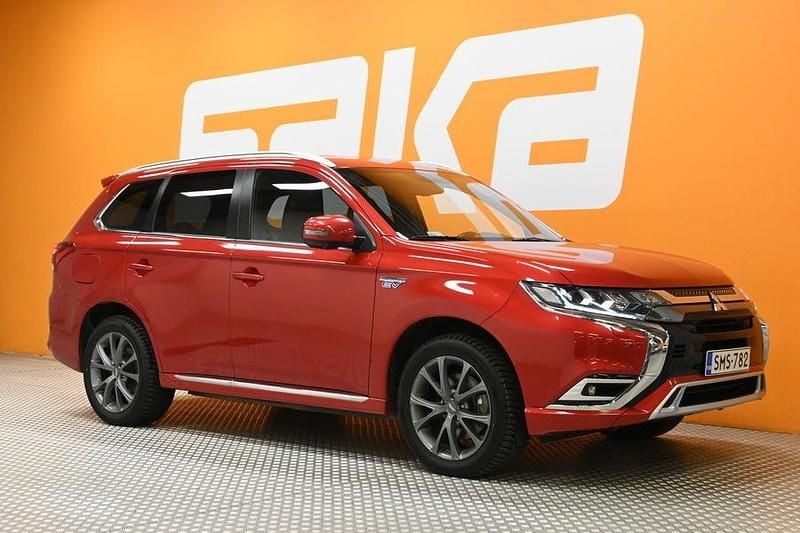 Käytetty Mitsubishi Outlander P-HEV Instyle 224 HP (164 kW) 2019 Farmari
