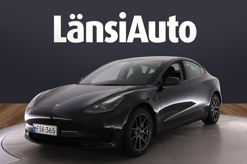 Musta Käytetty 2022 Tesla Model 3 Standard Range Plus Sedan | 29 490 € (Perustarjous) - Kuva 1/2
