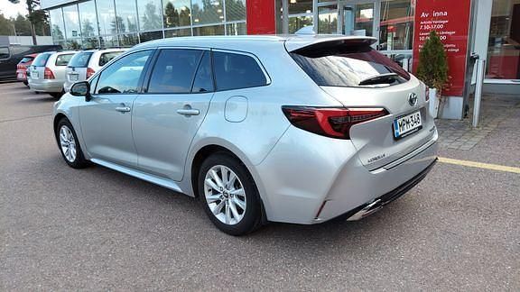 Käytetty Toyota Corolla Edition 138 HP (101 kW) 2023 Hopea Farmari