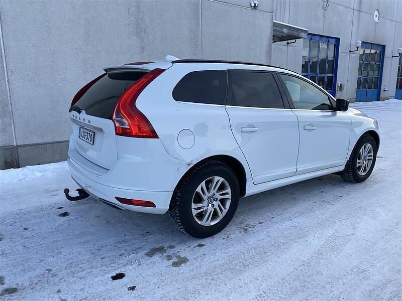 Käytetty Volvo XC60 Momentum 181 HP (133 kW) 2014 Valkoinen Katumaasturi