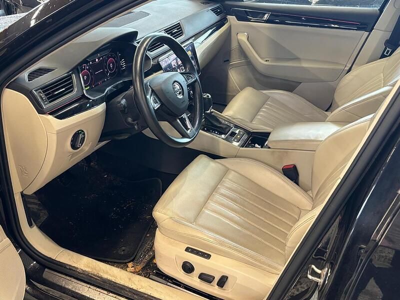 Käytetty Skoda Superb LAURIN & KLEMENT 156 HP (114 kW) 2020 Musta Sedan