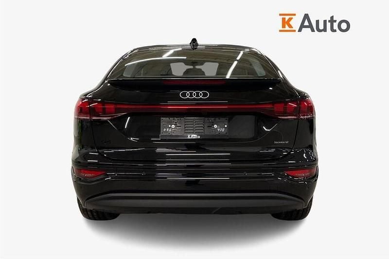 Uusi Audi Q6 Sportback e-tron S-Line 285 kW (388 HP) 2025 Musta Katumaasturi