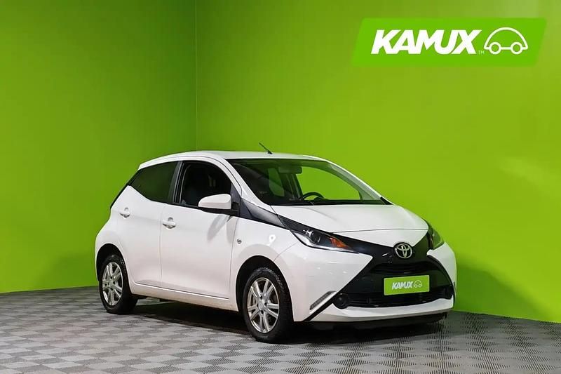 Valkoinen Käytetty 2018 Toyota Aygo Edition Viistoperä | 8 390 € (Perustarjous) - Kuva 1/4
