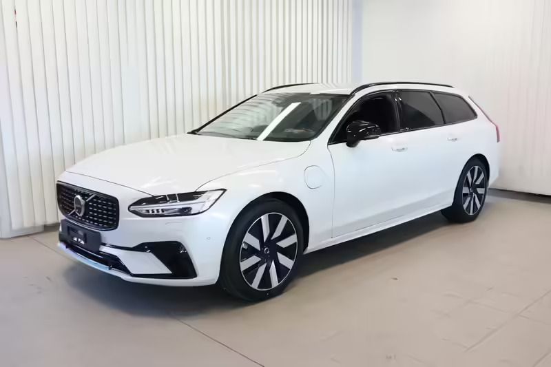Valkoinen Uusi 2025 Volvo V90 Performance Farmari | 73 900 € - Kuva 1/4