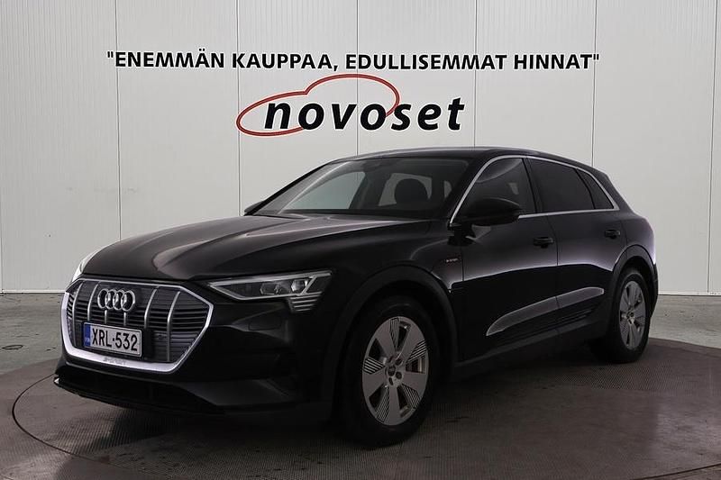 Musta Käytetty 2020 Audi e-tron Katumaasturi | 21 470 € (Hieman kallis) - Kuva 1/4