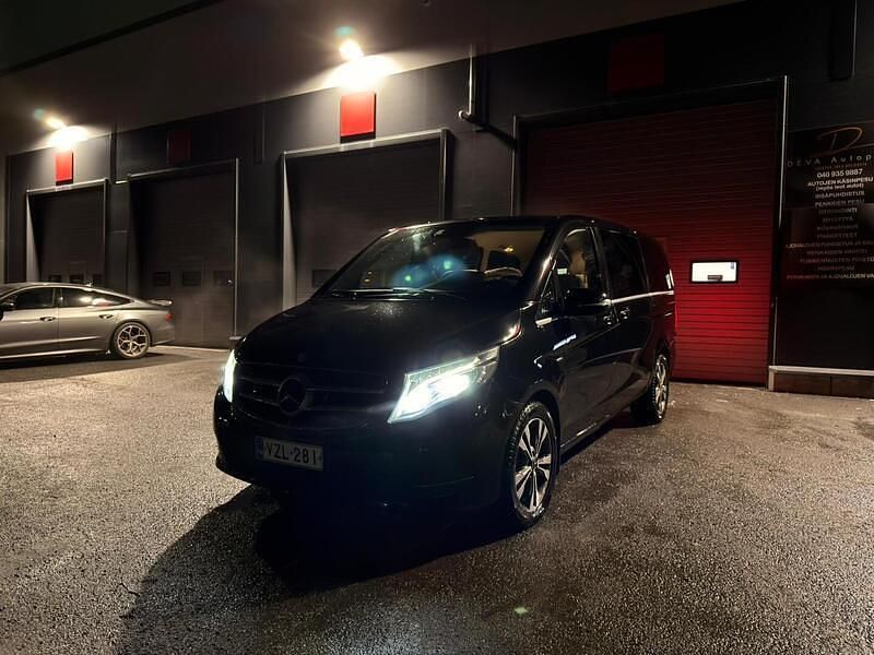 Musta Käytetty 2014 Mercedes V220 Tila-auto | 24 970 € - Kuva 1/4