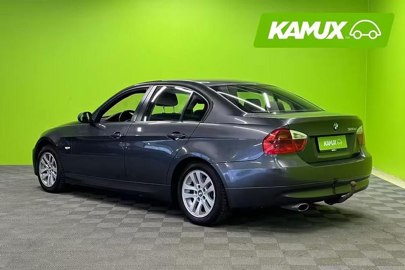 Käytetty BMW 320 177 HP (130 kW) 2007 Hopea / harmaa Sedan