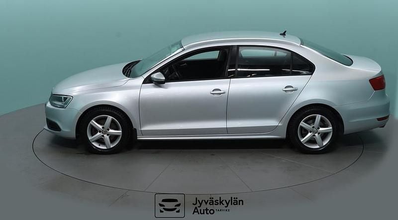 Käytetty VW Jetta Comfortline 122 HP (89 kW) 2013 Harmaa Sedan