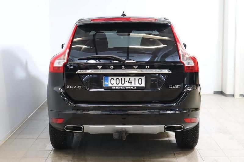 Käytetty Volvo XC60 Standard 190 HP (139 kW) 2017 Musta Katumaasturi