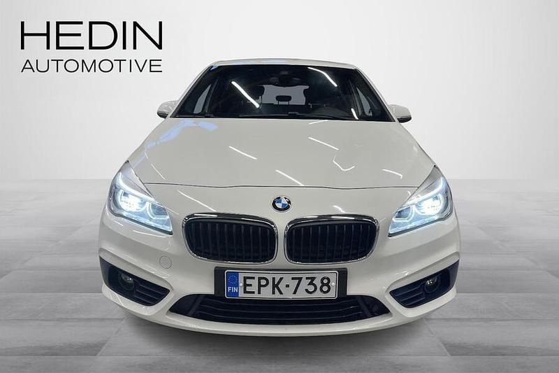 Käytetty BMW 216 Active Tourer Sport Line 116 HP (85 kW) 2018 Valkoinen Tila-auto