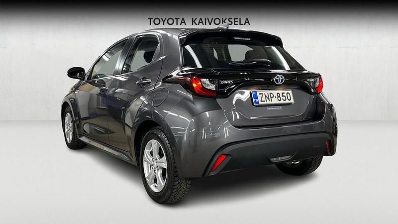 Käytetty Toyota Yaris Hybrid Active 116 HP (85 kW) 2021 Harmaa Viistoperä