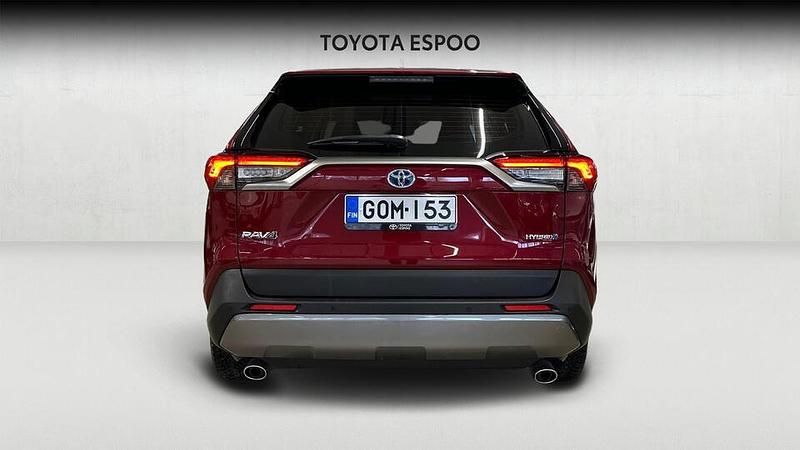 Käytetty Toyota RAV4 Hybrid Active 178 HP (130 kW) 2021 Katumaasturi