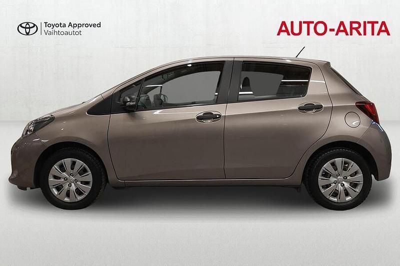 Käytetty Toyota Yaris Life 99 HP (72 kW) 2015 Ruskea Viistoperä