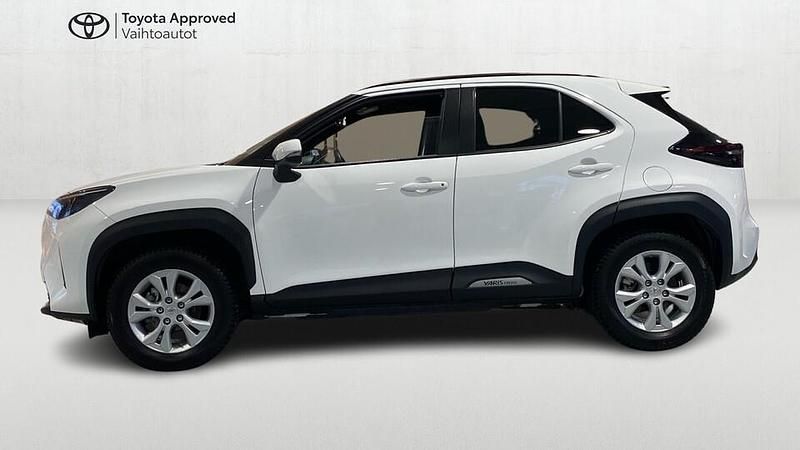 Käytetty Toyota Yaris Cross Edition 116 HP (85 kW) 2024 Valkoinen Katumaasturi