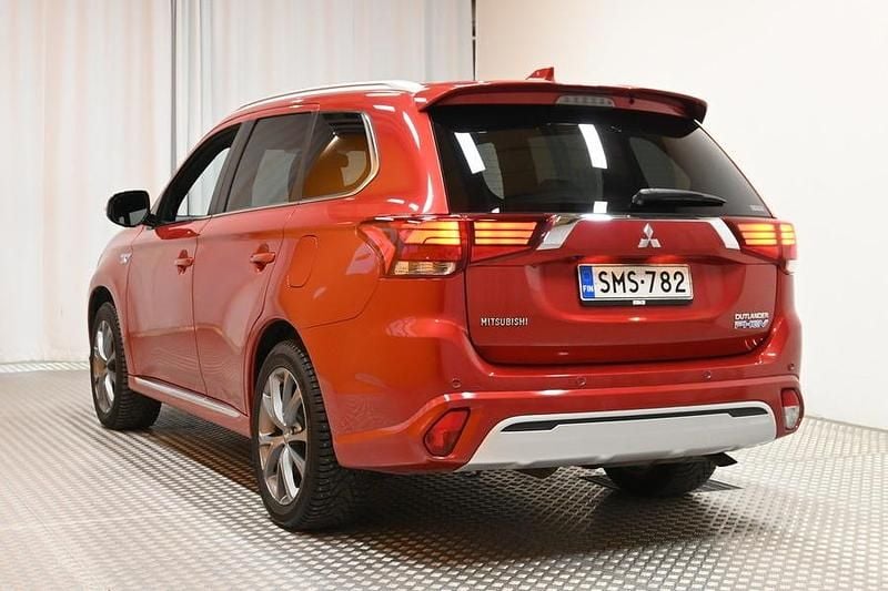 Käytetty Mitsubishi Outlander P-HEV Instyle 224 HP (164 kW) 2019 Farmari