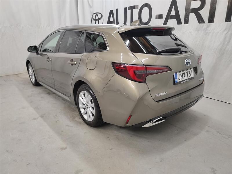 Käytetty Toyota Corolla Edition 196 HP (144 kW) 2023 Ruskea (beige) Farmari
