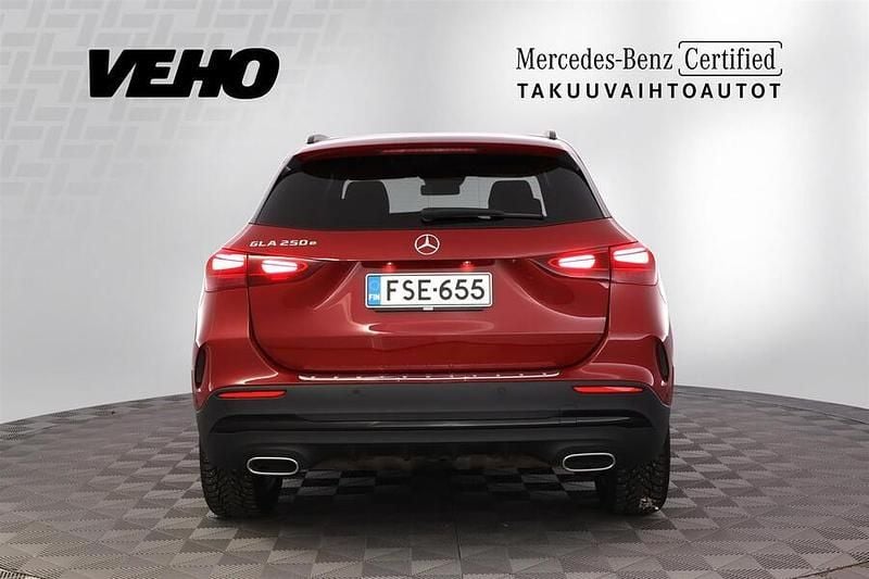 Käytetty Mercedes GLA250 Advanced Plus 163 HP (119 kW) 2024 Punainen Katumaasturi