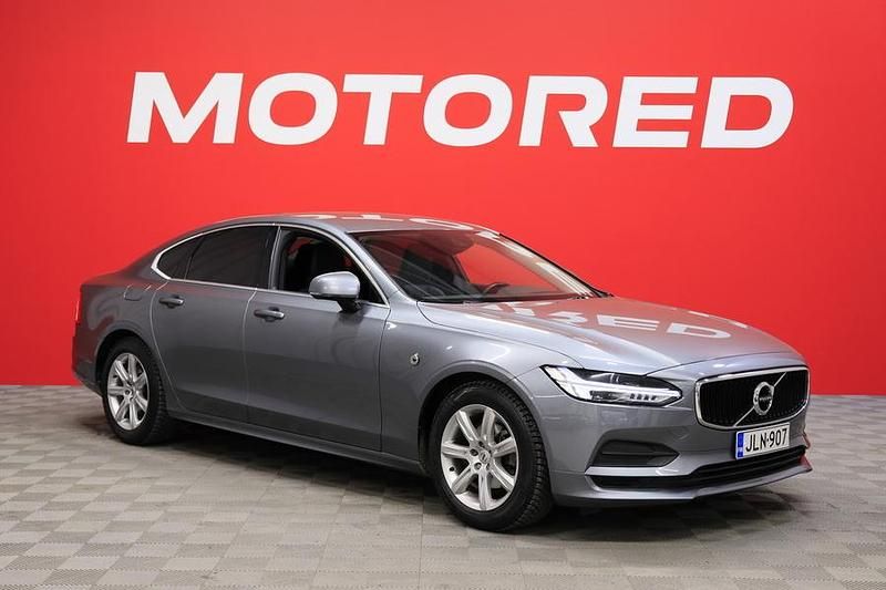 Käytetty Volvo S90 Momentum 150 HP (110 kW) 2020 Sedan