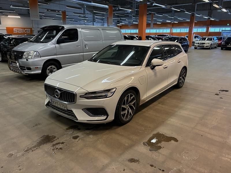 Käytetty Volvo V60 Inscription 340 HP (250 kW) 2021 Farmari