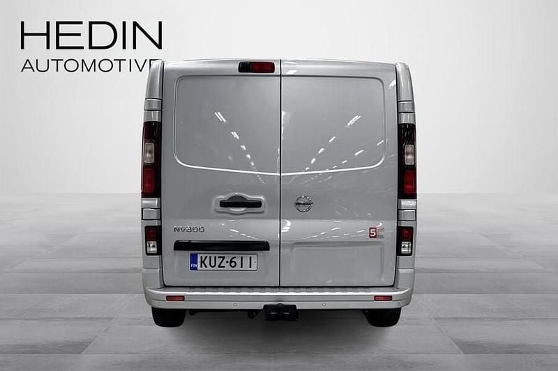 Käytetty Nissan NV300 Comfort 170 HP (125 kW) 2021 Harmaa Van
