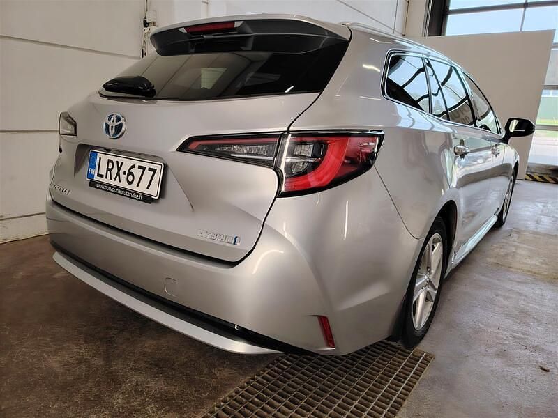 Käytetty Toyota Corolla Edition 122 HP (89 kW) 2022 Hopea Farmari